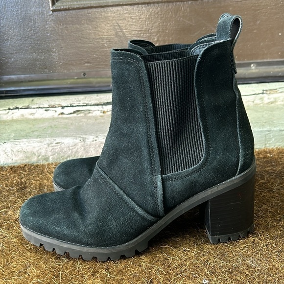UGG Hazel Waterproof Chelsea Ankle Boots Black Size 8.5 Lightly Used - Picture 2 of 10
